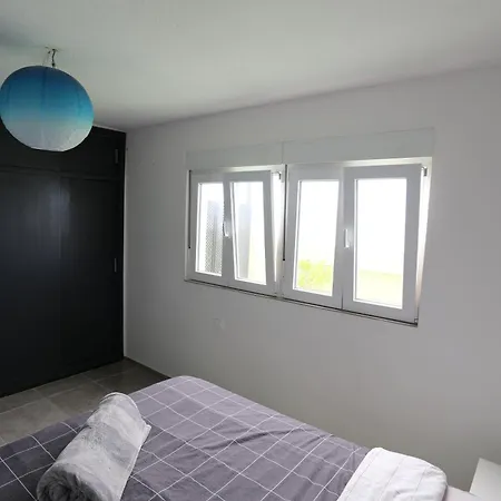 Mit Schoener Aussicht Und Terrasse Appartement